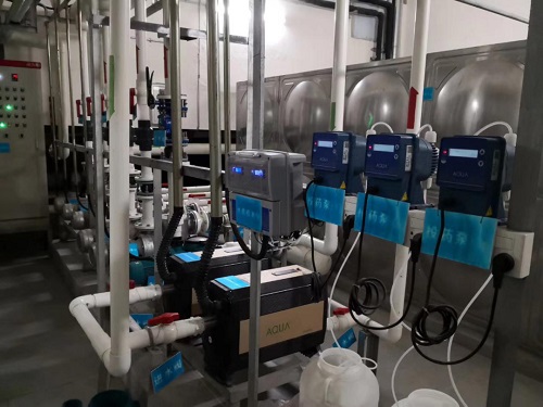 AQUA亚洲国产精品麻豆水质监控仪和AQUA亚洲国产精品麻豆电磁计量泵